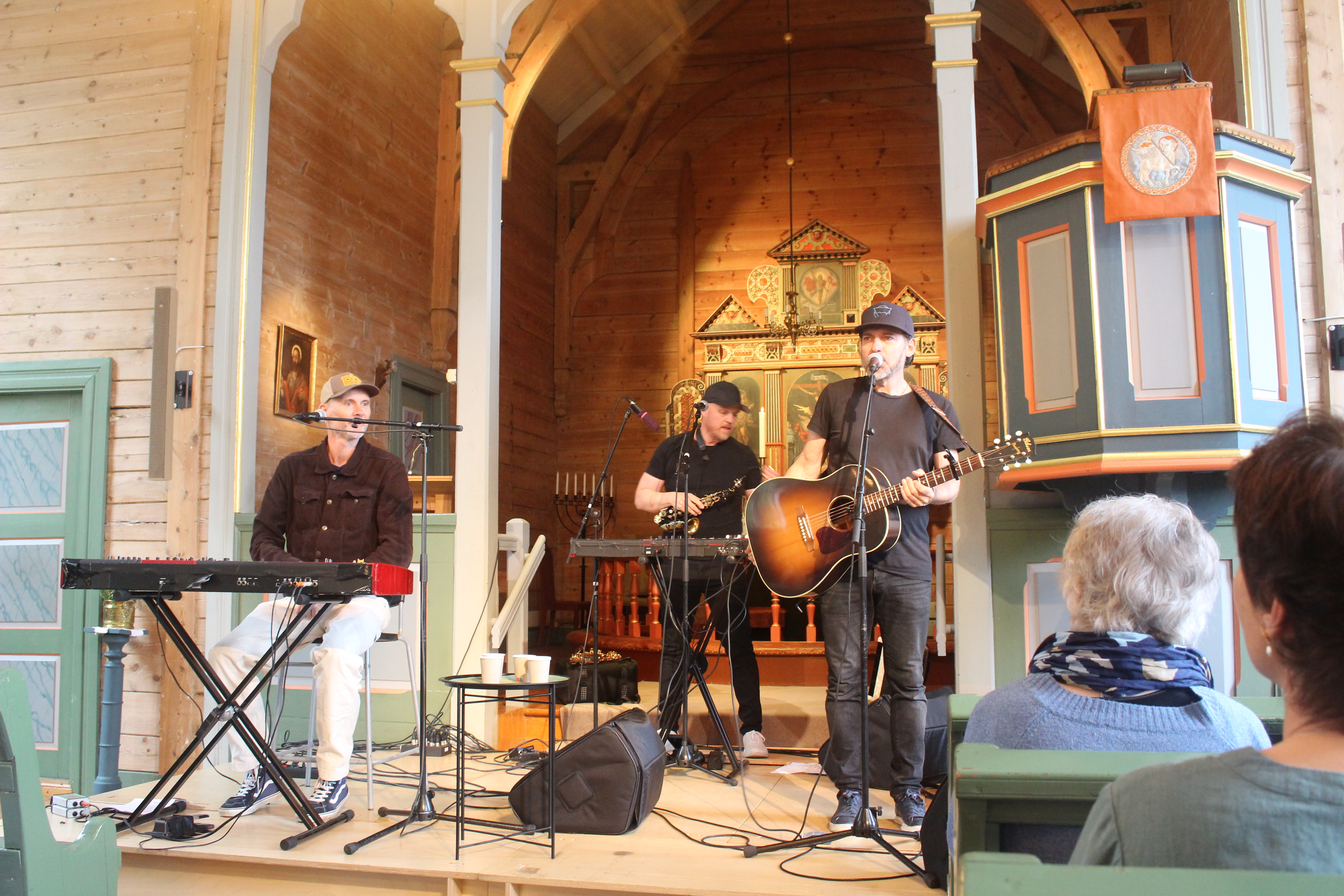 Elle Melle laga god stemning med vakker musikk i Nedstrand kyrkje 1. pinsedag. Konserten her er blitt ein tradisjon.