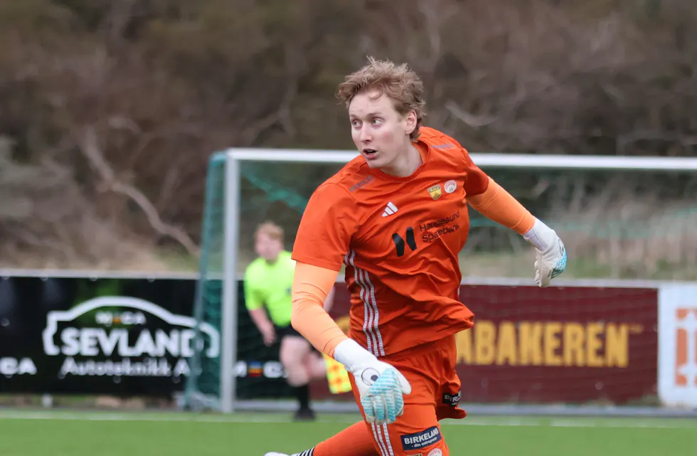 Skjold/Stegaberg-keeper Morten Mæland tar seg en pause. Foto: Alf-Einar Kvalavåg