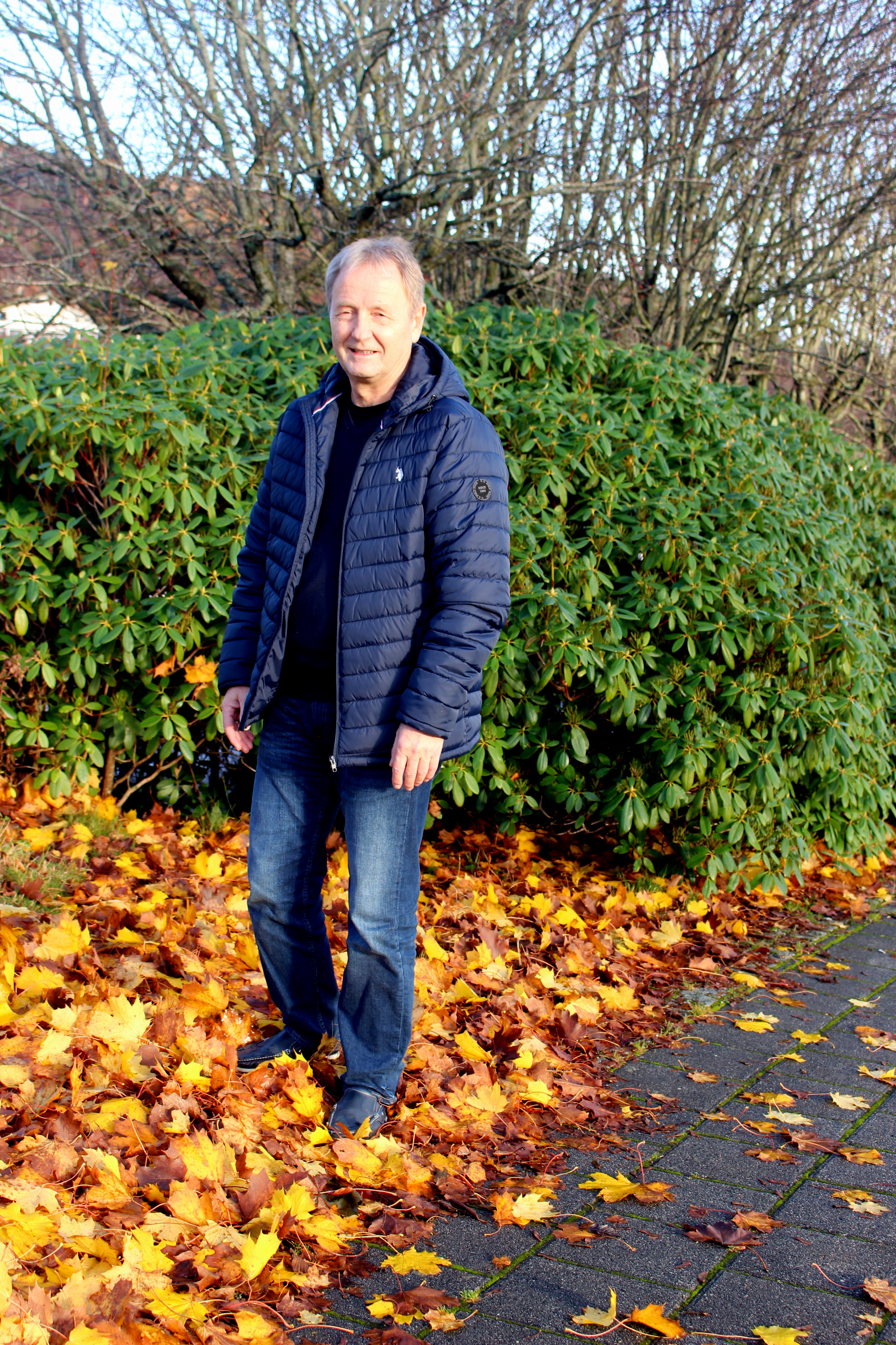 Geir Egil Skrunes forklarer betydningen av fyllitt i berggrunnen. 