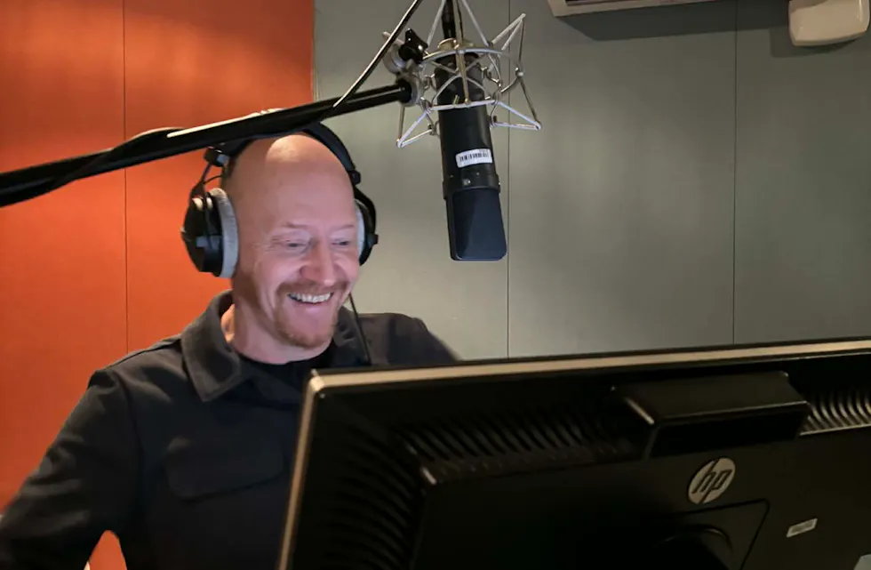 Tysværs kinosjef Øystein Simonsen vant muligheten til å dubbe flere stemmer i den norske barnefilmkomedien Sauedetektivene. Foto: privat.