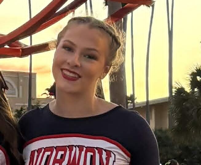Louise Fredriksen Buckley frå Nedstrand deltok under VM i cheerleading. Foto: Privat