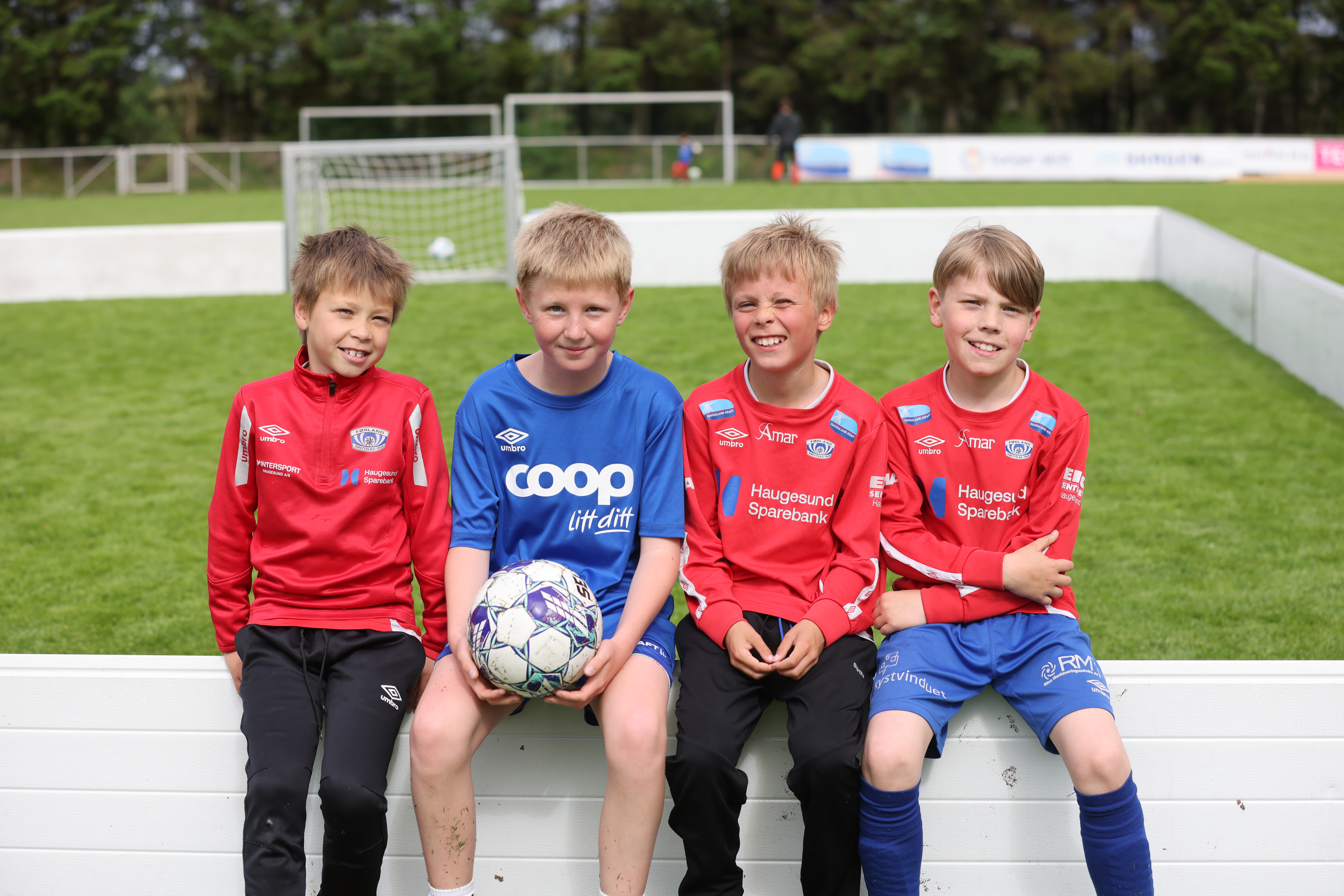 Fotballskole er gøy. Det samme er cup. I sommer og tidlig høst er det gode tilbud i Tysvær. Severin Brekke Knappskog, Ola Langø Slogvik, Vetle Halleland og Jonathan Langø Slogvik skal på fotballskole i Grinde. 
Foto: Alf-Einar Kvalavåg