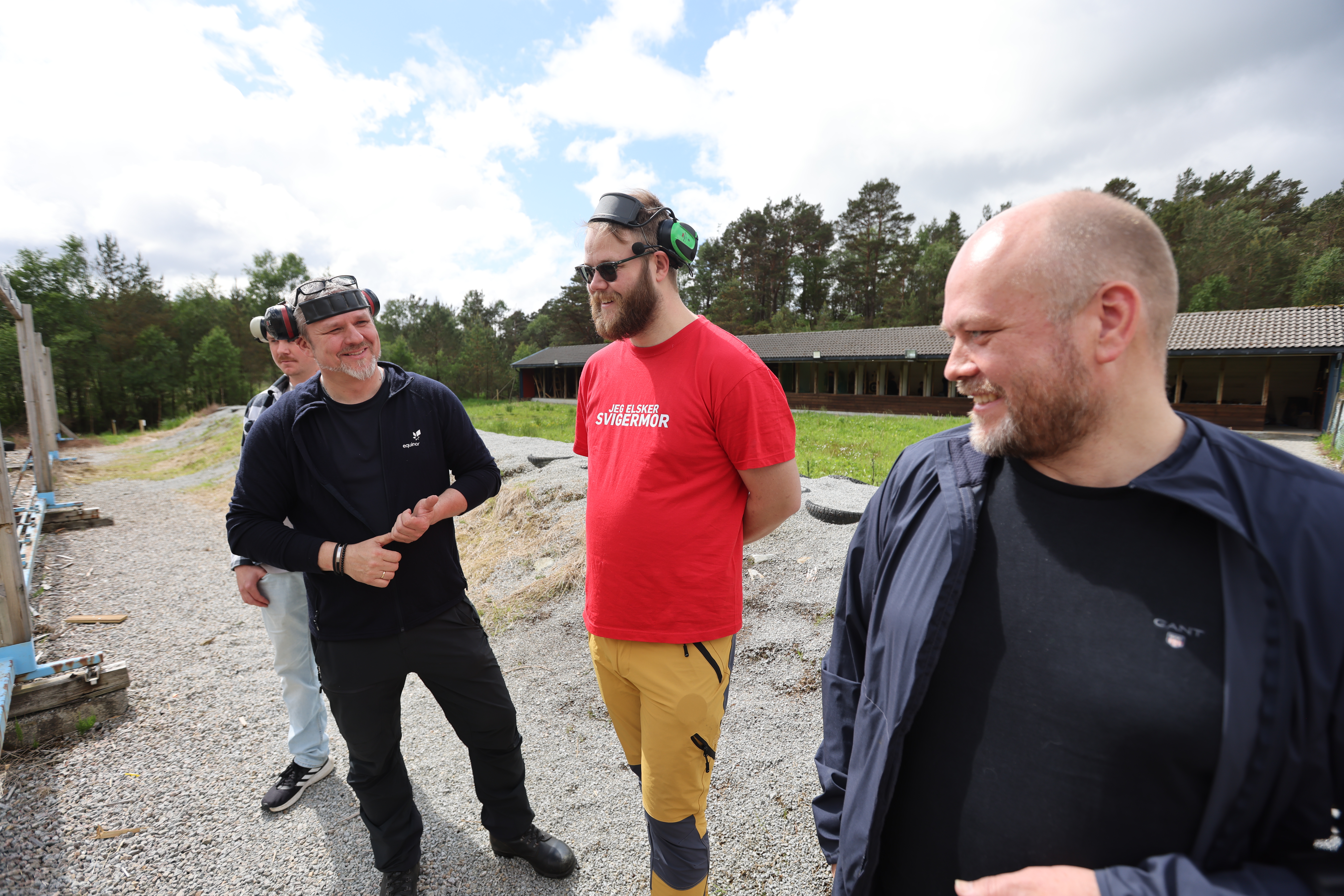 På jakt etter treff. Terje Lundal og John Harald Øyer Havn skaut seg etter kvart inn på blinken til Sveinung Brekke si store glede. Var tross alt han som hadde tipsa dei. 
Foto: Alf-Einar Kvalavåg 