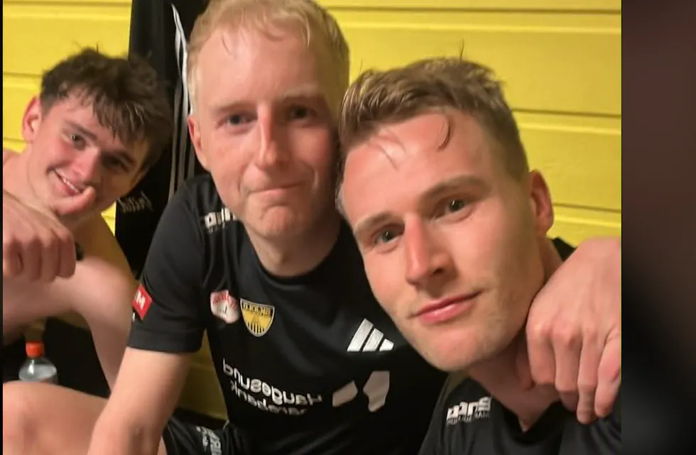 Nikolai Haraldseid, Jonas Sturland og Håvard Hovland er strålende fornøyd etter 4-2 mot Åkra 2.