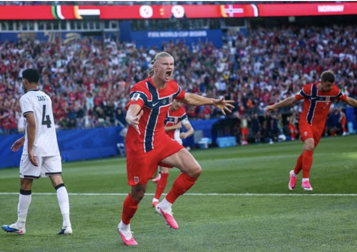 Erling Braut Haaland jubler etter å ha scoret Norges første mål i VM. Foto: Daniel Sannum Lauten, TV 2.