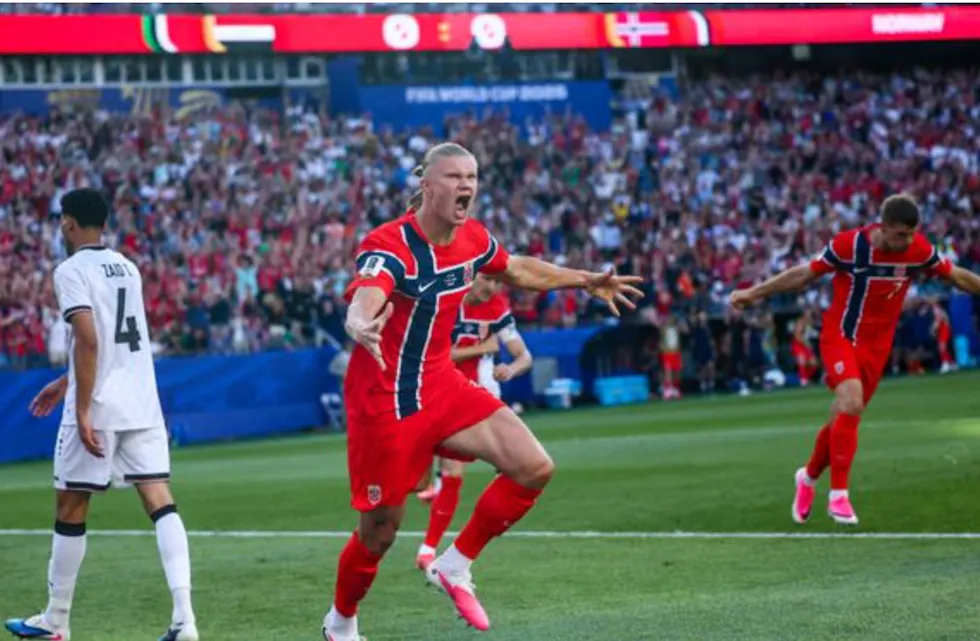 Erling Braut Haaland jubler etter å ha scoret Norges første mål i VM. Foto: Daniel Sannum Lauten, TV 2.