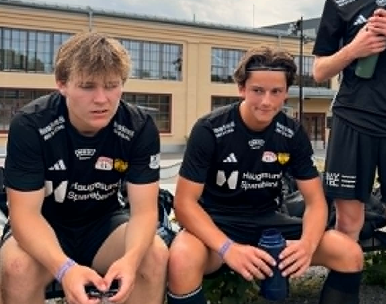 Skjold/Stegaberg-spillerne må vente til lyn og torden er over før det blir semifinale i Norway Cup.