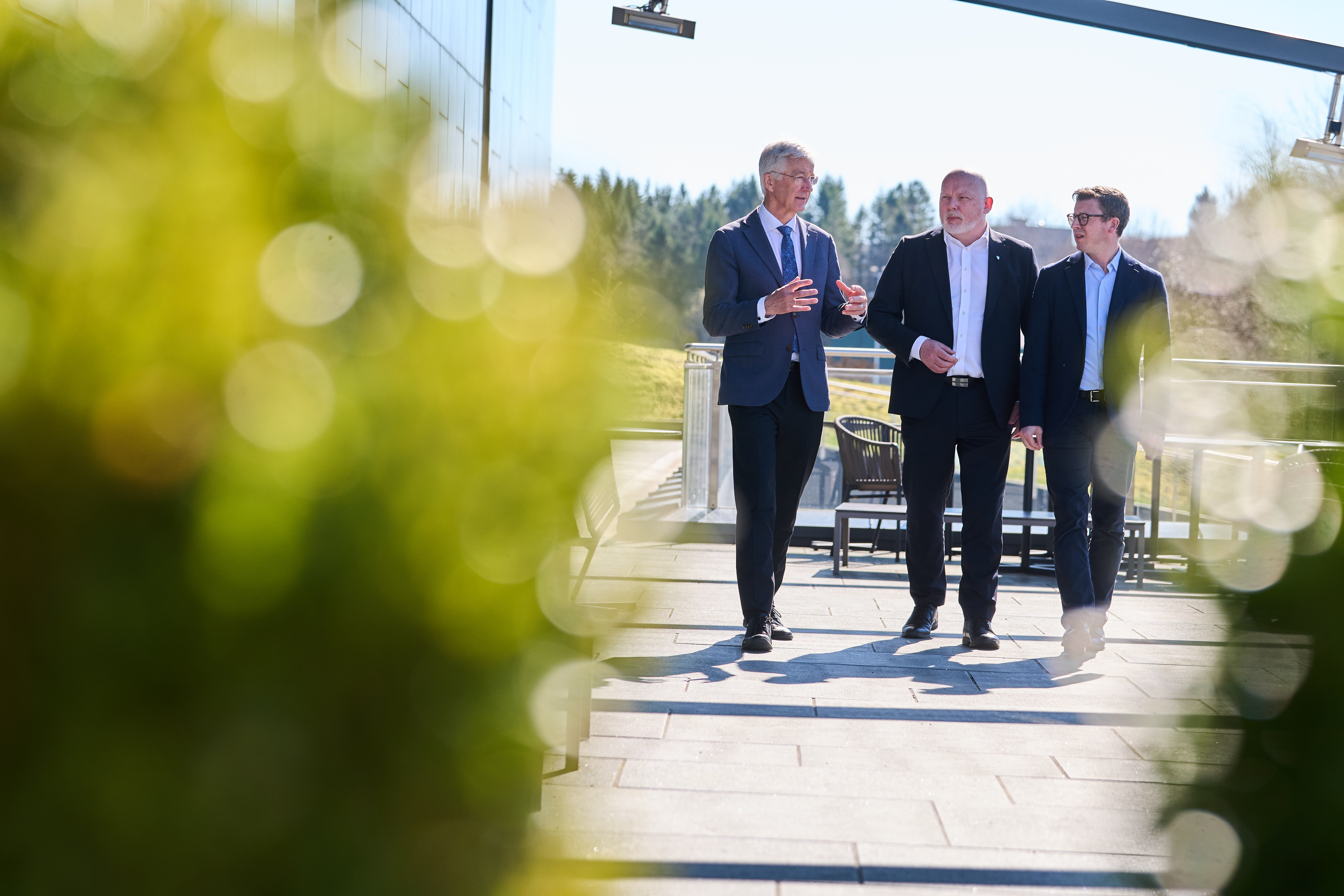 Dei tre fylkesordførarane i Vestlandsrådet har signert ei felles erklæring om Vestlandsvegen E39. Foto: Morteen Wanvik_