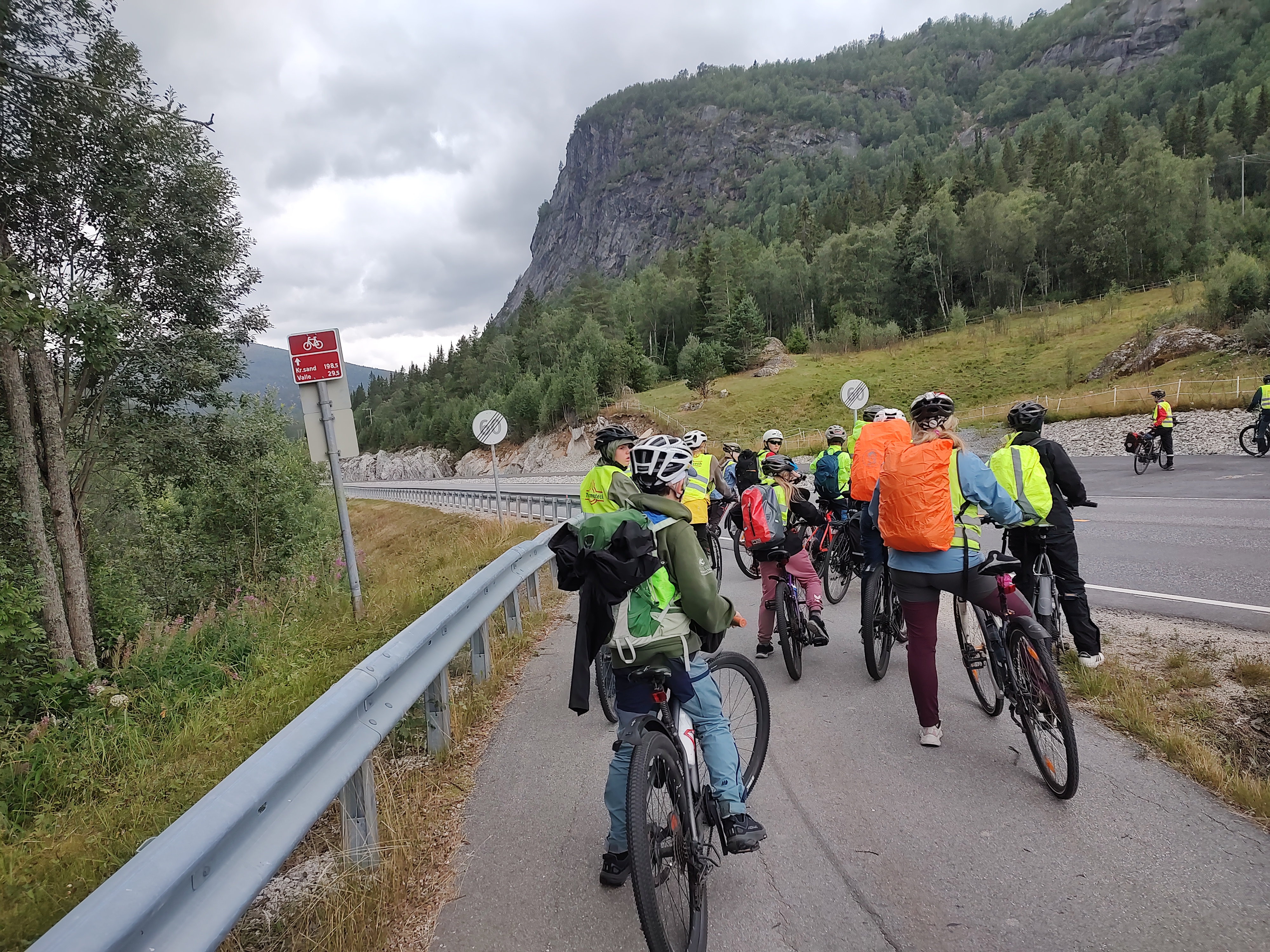 Over 20 ungdom og vaksne på sykkeltur i Setesdalen