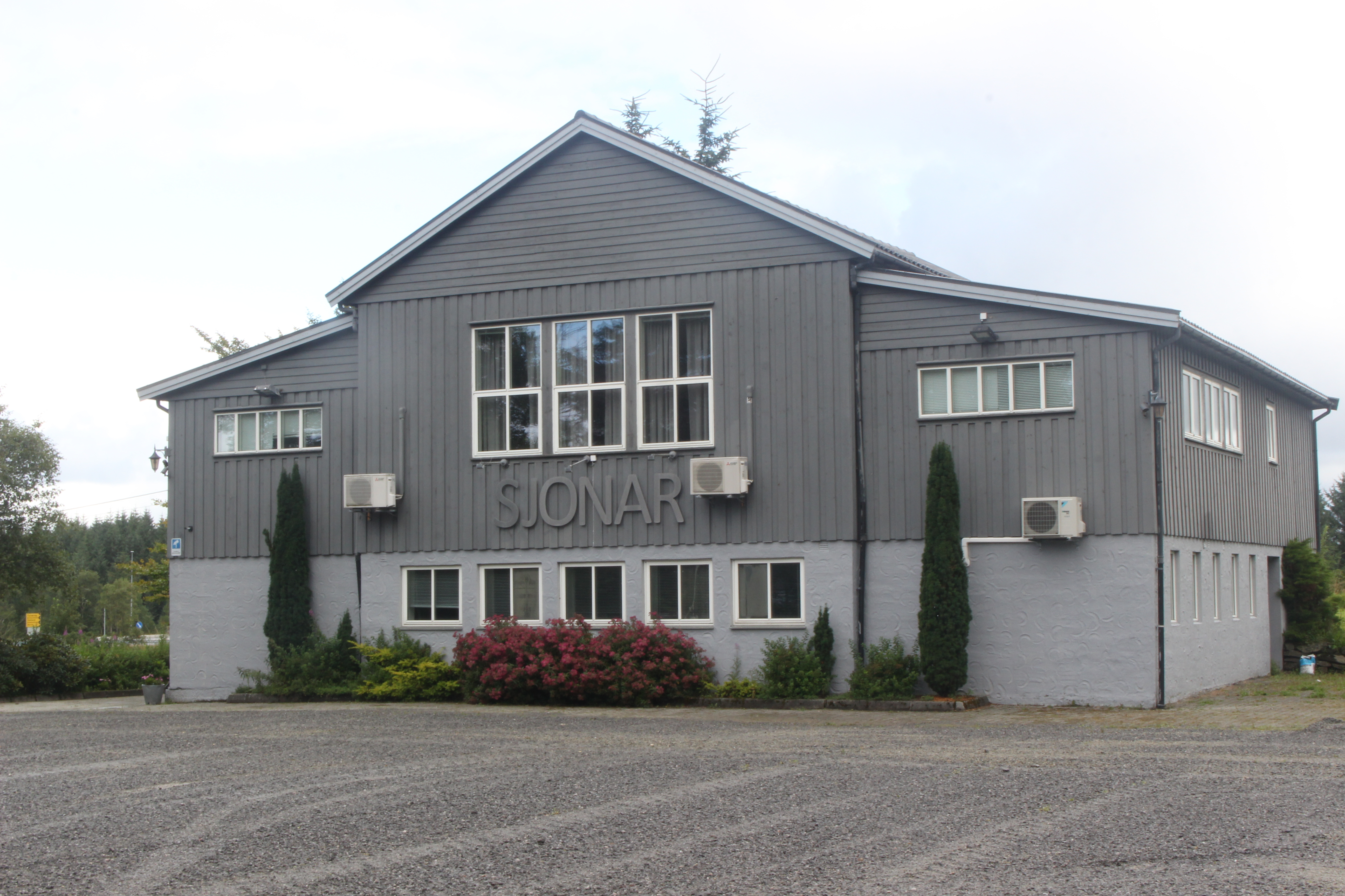 Huset frå 1950 ber alderen godt med mykje godt dugandsarbeid av styre og frivillige i ungdomslaget som har eksistert i meir enn 100 år. 
