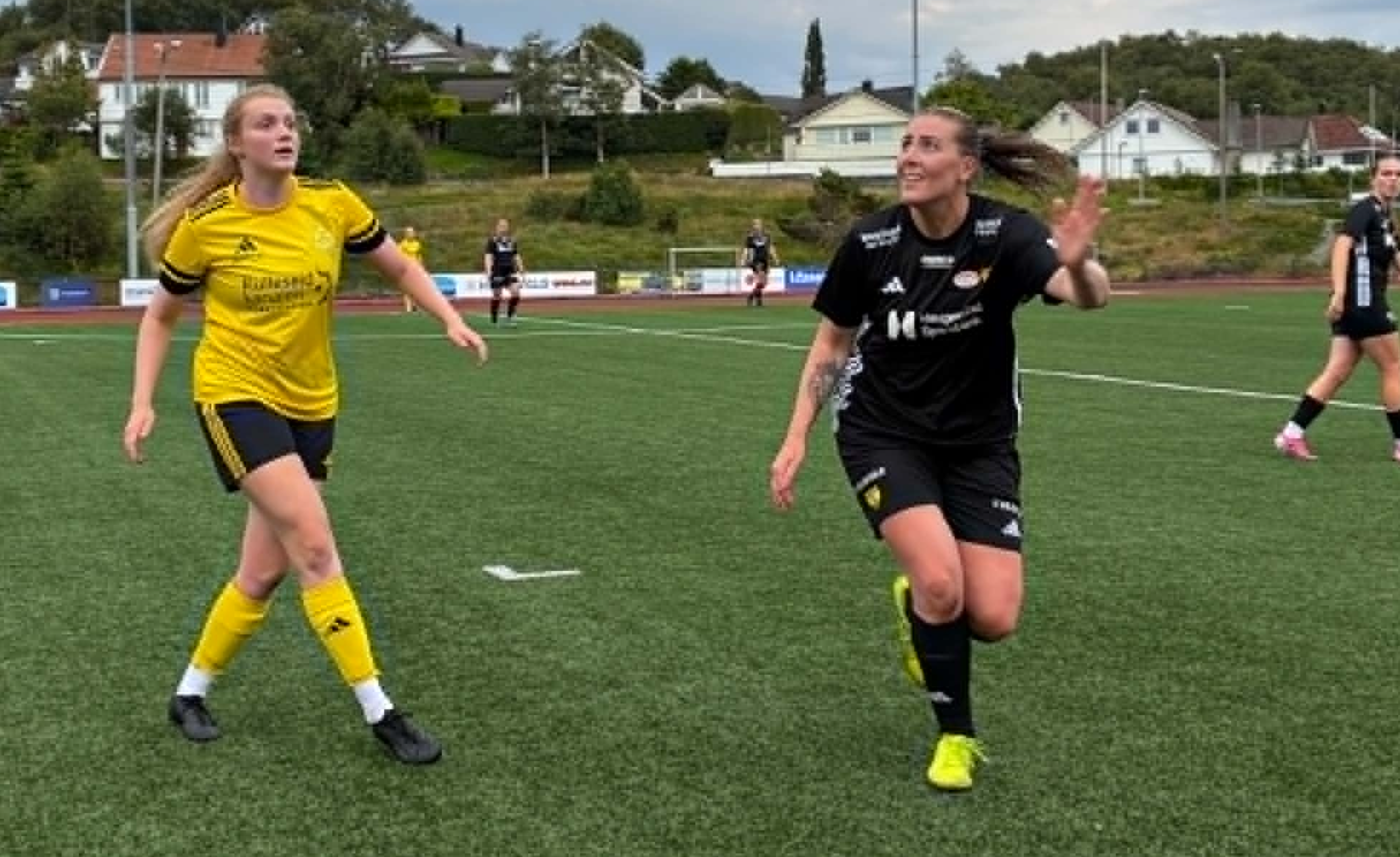 Ida Klungtveit med en skåring i treningskampen mot Bremnes torsdag kveld. Foto: Asbjørn Bakken