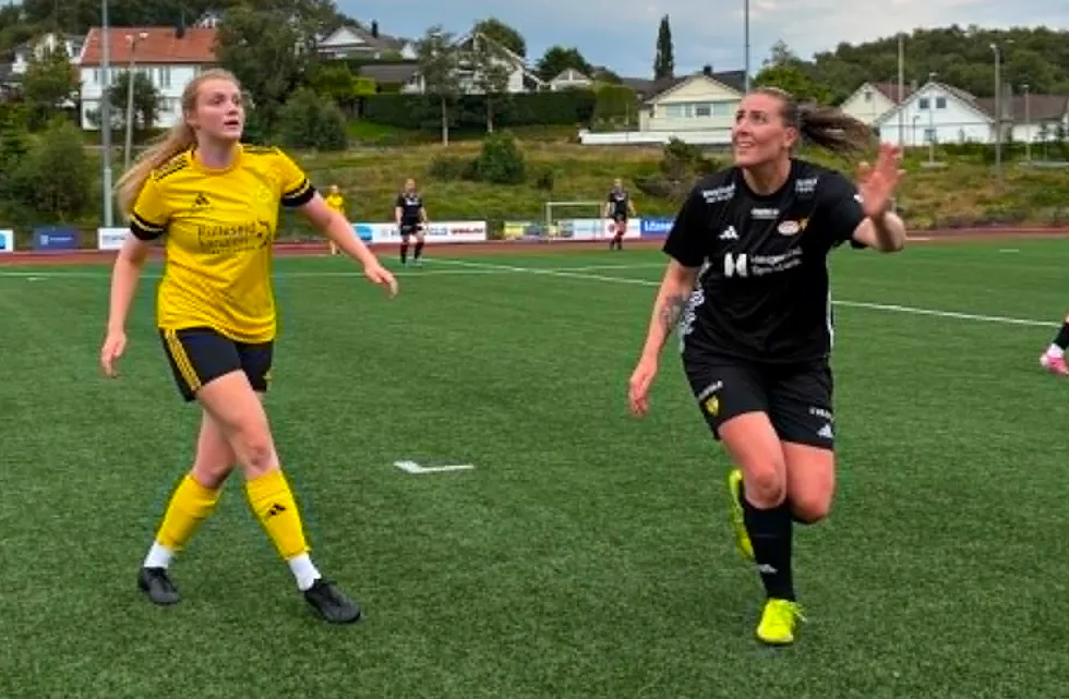 Ida Klungtveit med en skåring i treningskampen mot Bremnes torsdag kveld. Foto: Asbjørn Bakken
