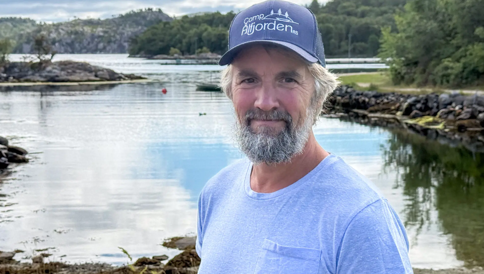 Nils Lindvar Matre driver Camp Ålfjorden sammen med kona.