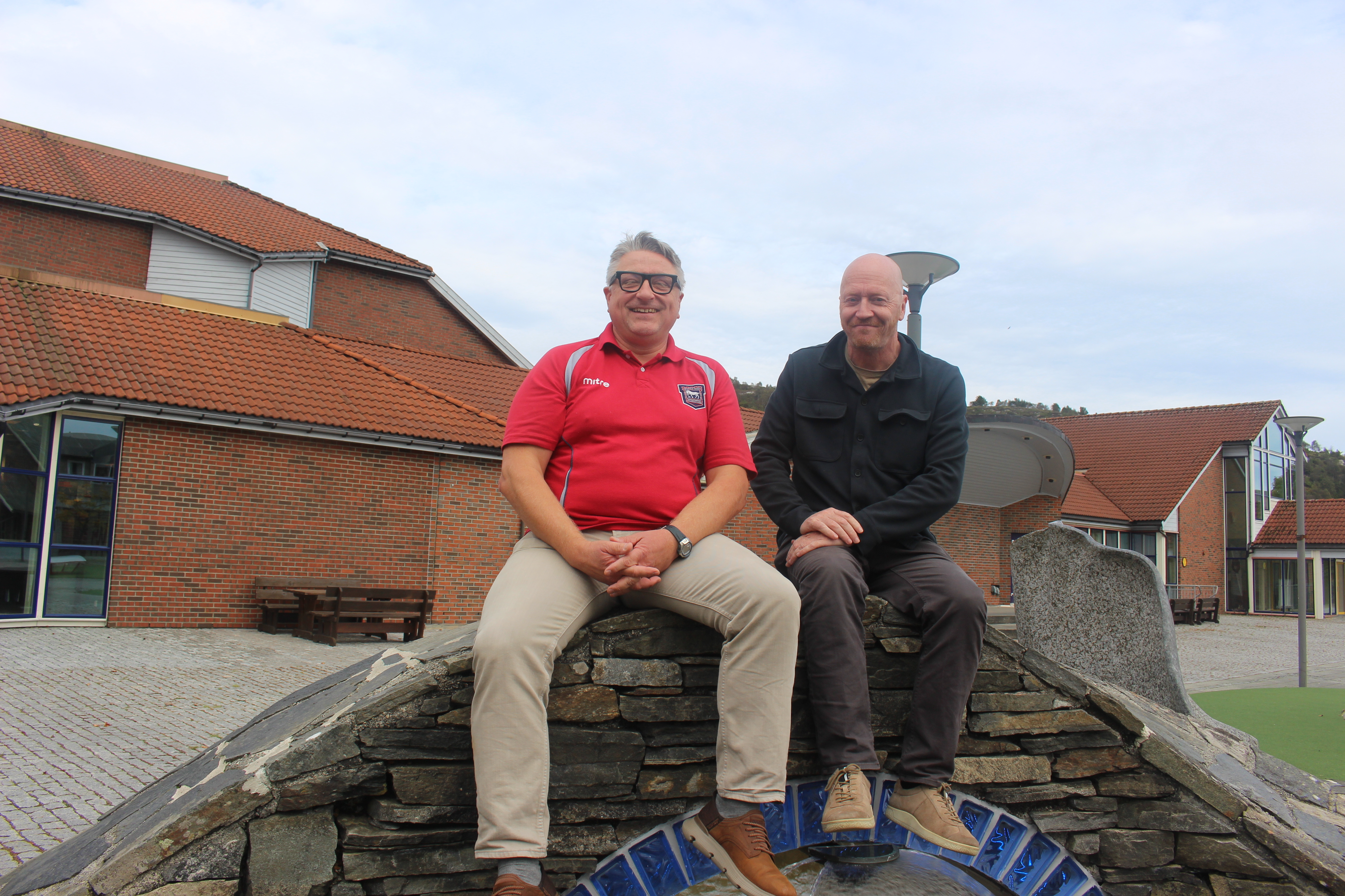 Øyvind Alsaker og Øystein Simonsen har leita i skuffer og skap og funne den gamle filmen Ola Nordmann, laga i 1984 av fem ungdommar frå Førre. – I tillegg til å vere eit tidsvitne inneheldt den mange artige sekvensar og gjensyn med Haugesund for fire tiår sidan, seier Simonsen