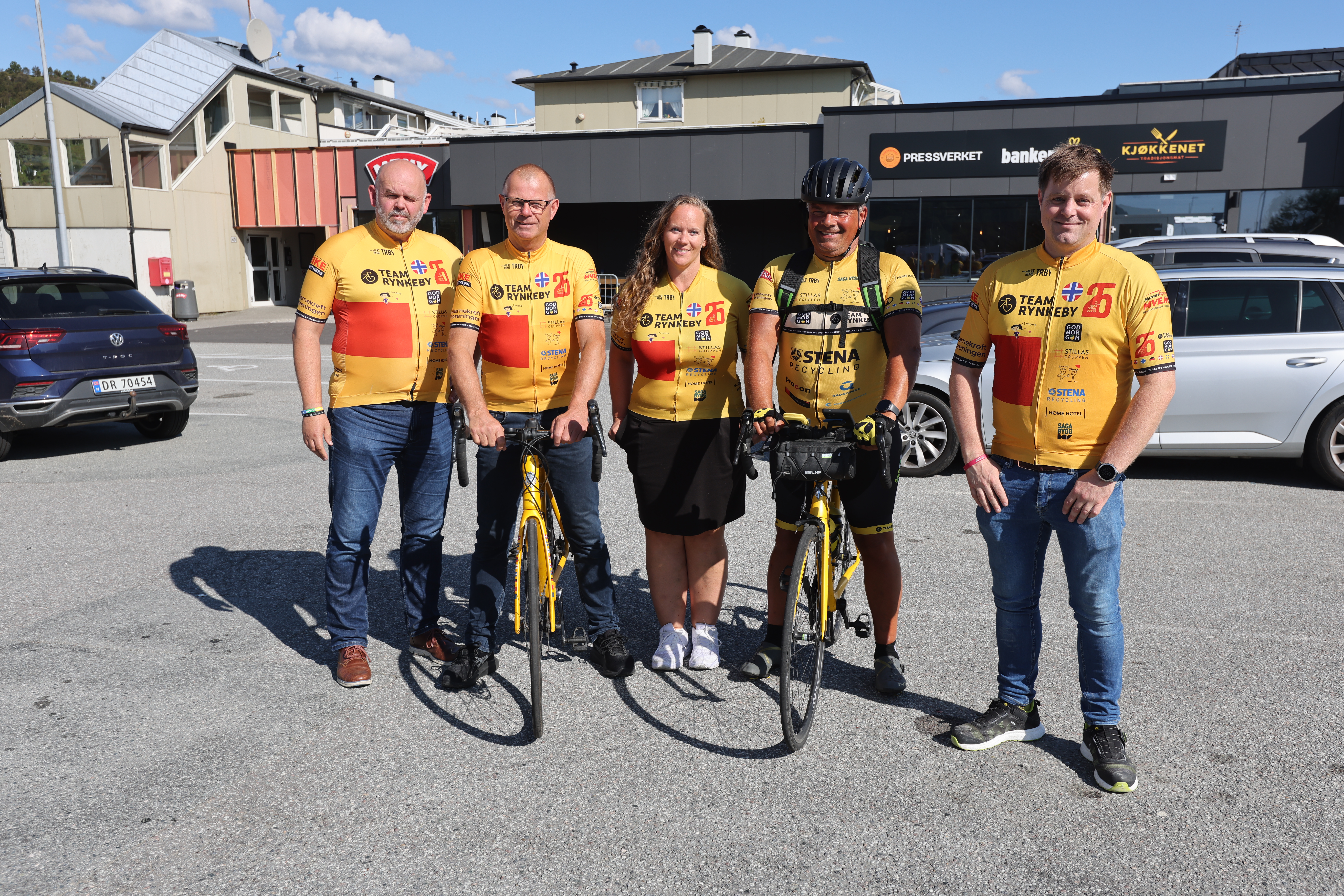 Denne gjengen veit kor viktig både turen til Paris er, men også grunnen til at ein tar på seg den gule drakta. Fra venstre: Jan Michael Leifsen, Narve Susort, Liv Johanne Snare, Trond Flydal og Kenneth Susort.