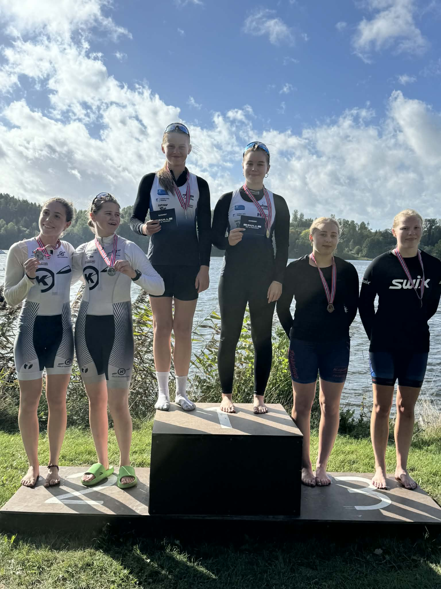Josefine Rød og Emma Fjeldheim på pallen. 