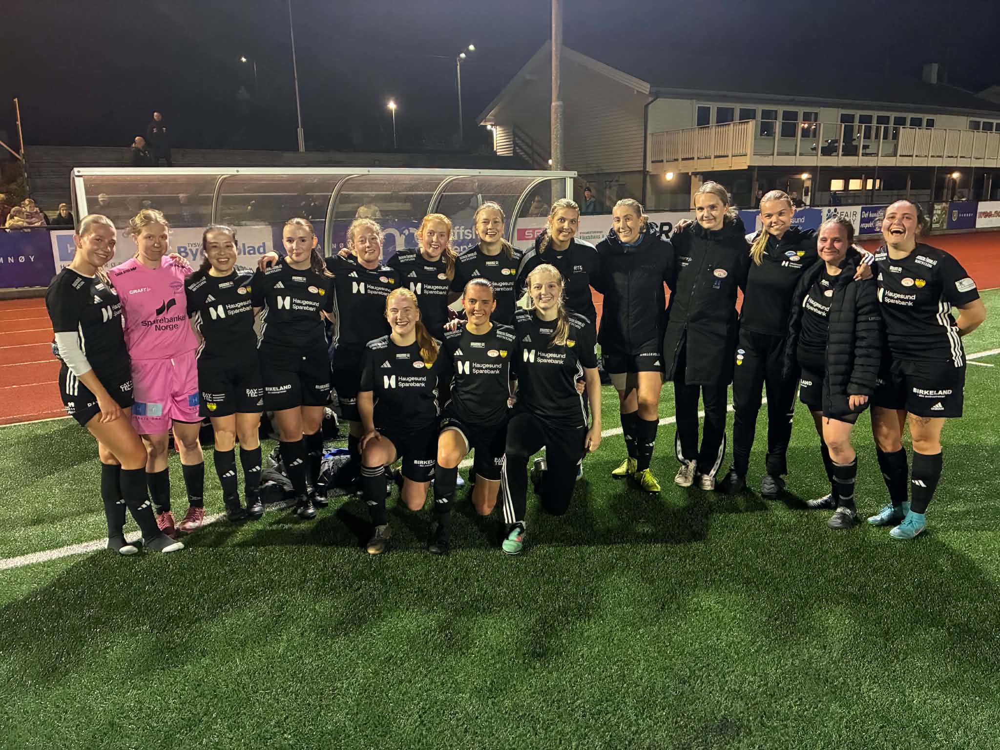 Laget som slo Avaldsnes/Torvastad 4–2 onsdag kveld.

Fremst t.v.: Kamilla Rasmussen med to mål, i midten debutant Lilliane Osnes Gabrielsen og t.h. Ine Mari S. Nyborg, som også skåra to mål.