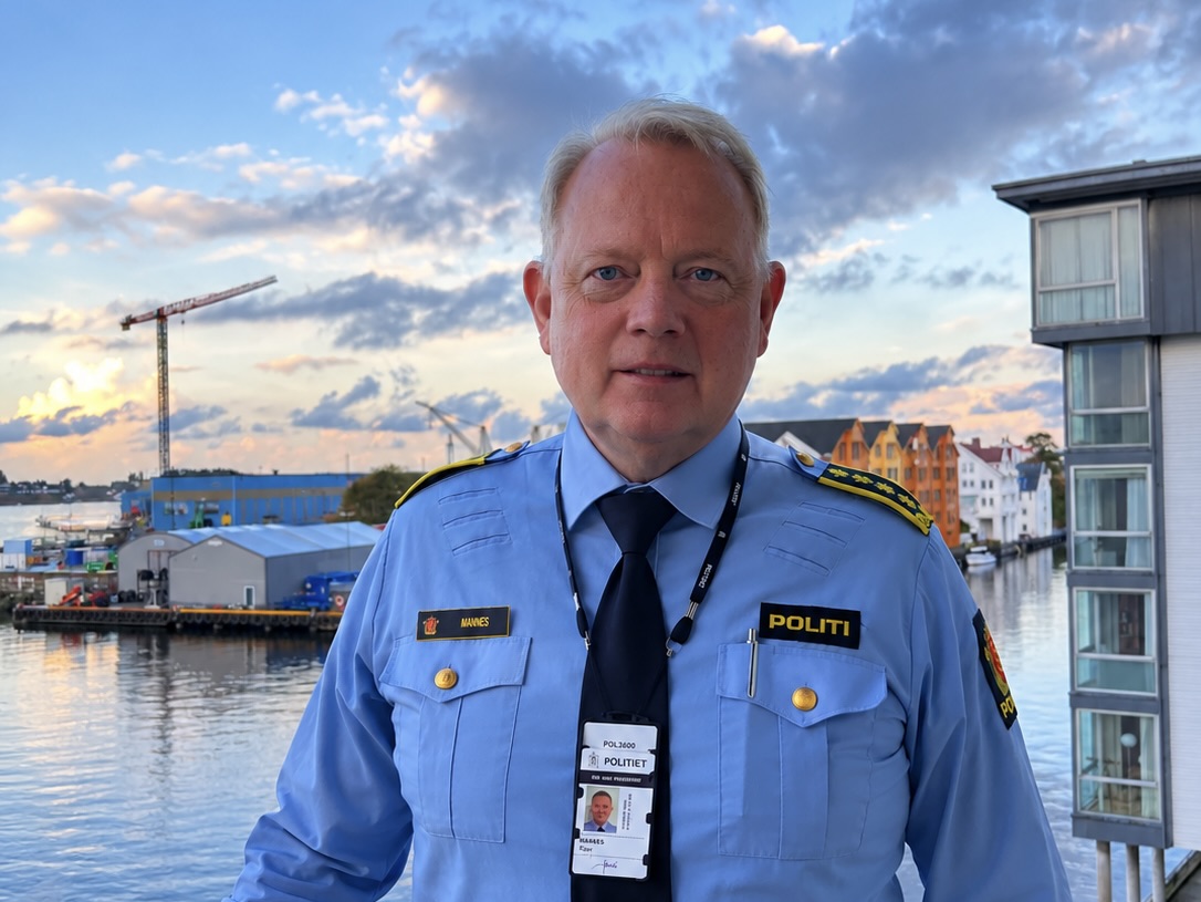 Politistasjonssjef Edgar Mannes er bekymret for økningen i ulovlig knivbæring i distriktet. 