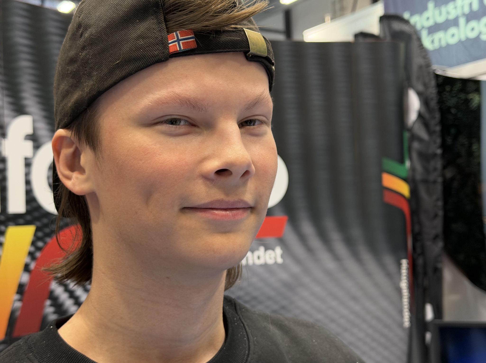 – Eg likar å skru og bli skiten på hendene, sier Magnus Løland. 