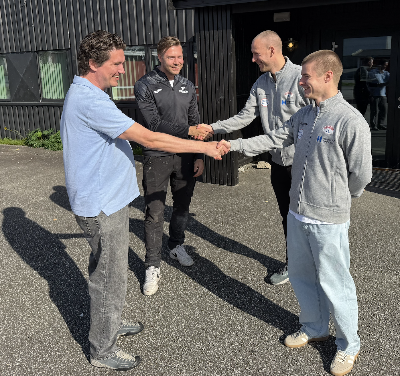 Torgrim Andersen og Alexander Toft Søderlund frå Frakki er blitt einige med Christoffer Kydland og Patrik Drange frå Stegaberg IL om den nye avtalen. 
