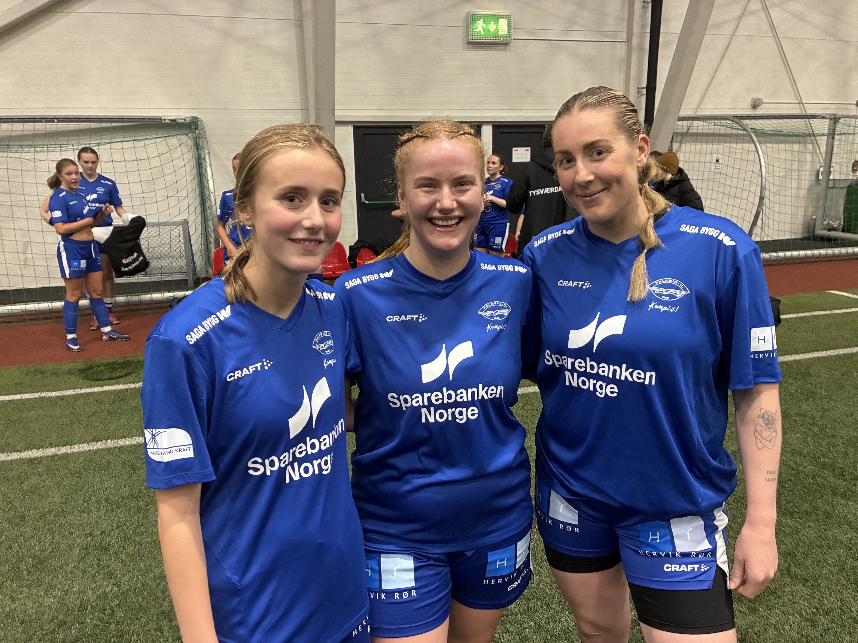Tre av målskårarane onsdag kveld: Luna Sandvik Tønnesen, Kamilla Rasmussen og Ida Klungtveit.